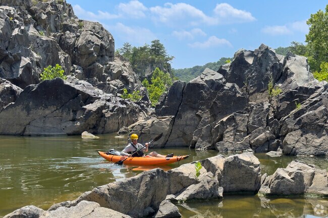 Being close to the Potomac river offers many recreational opportunities.