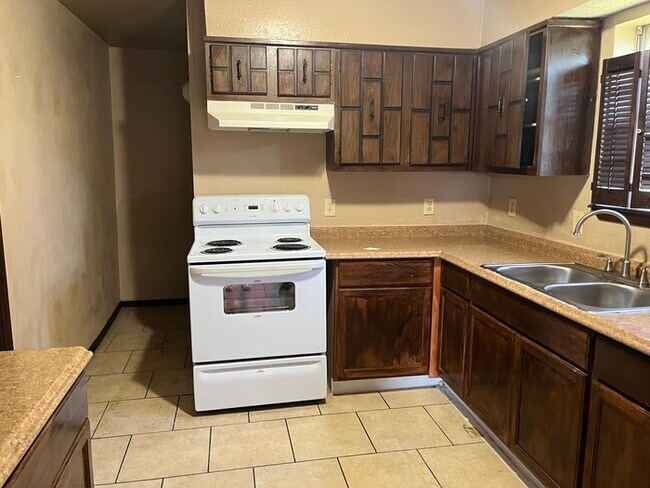 Foto del edificio - 2 Story Duplex in Putnam City Schools