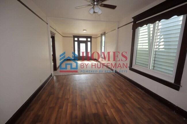 Foto del edificio - 716 N Bell Ave