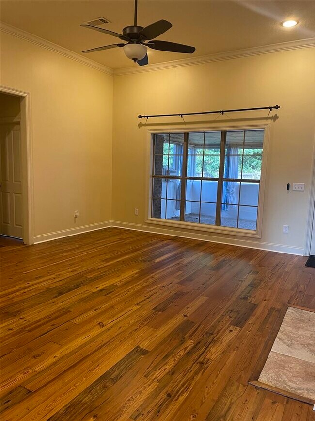 Building Photo - 462 Pinebrook Cir