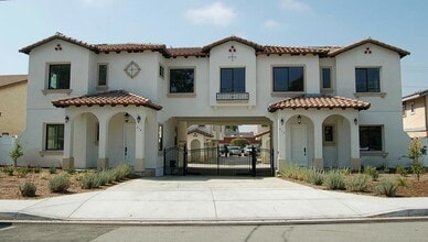 Building Photo - 425 W Duarte Rd