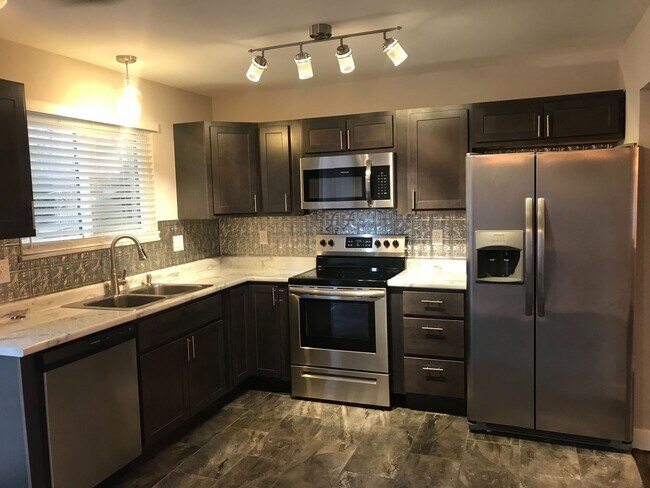 Foto del edificio - Pet Friendly, Renovated Home in Fox School District