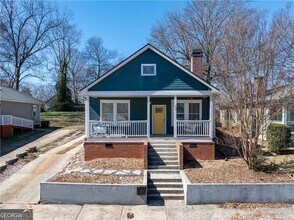 Building Photo - 881 Oakhill Ave SW