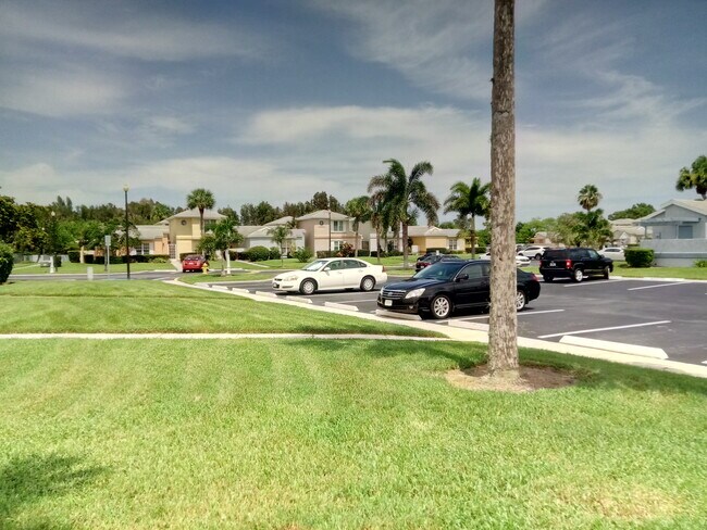 Building Photo - 1495 Malibu Cir NE