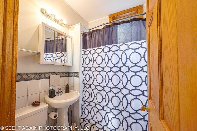 Building Photo - 5942 S Calumet Ave