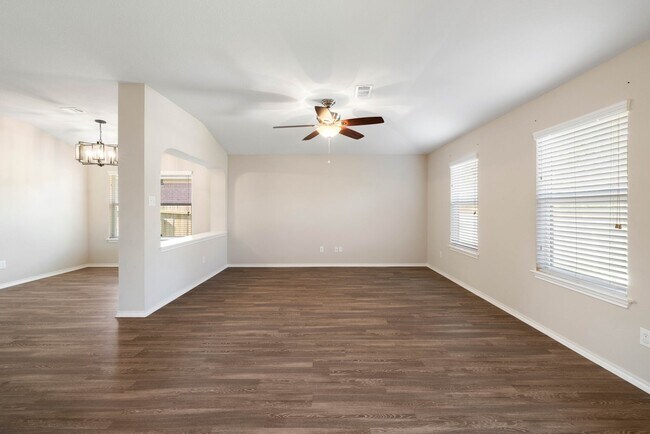 Sala de estar - 16708 Black Kettle Dr