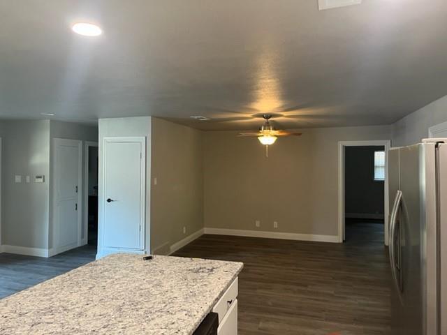 Building Photo - 704 Oakwood Dr