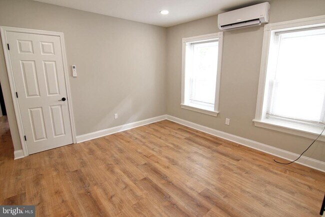 Building Photo - 37 Sixth St