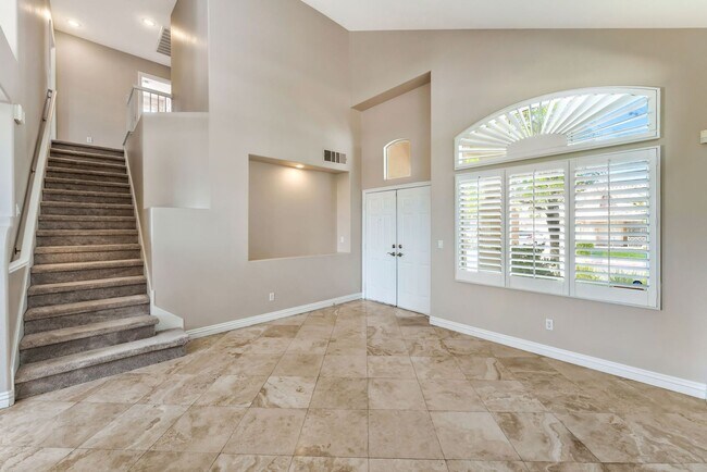 Foto del edificio - Summerlin Retreat with Sparkling Pool & Stylish Living Spaces!