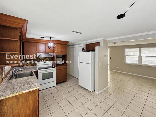 Building Photo - 3-Bed/1-Bath Home/ Pet Friendly/Available Soon!