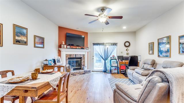 Building Photo - 431 Maple Leaf Dr