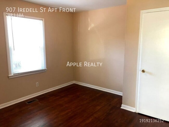 Building Photo - 907 Iredell Apt Front - Available Mid May