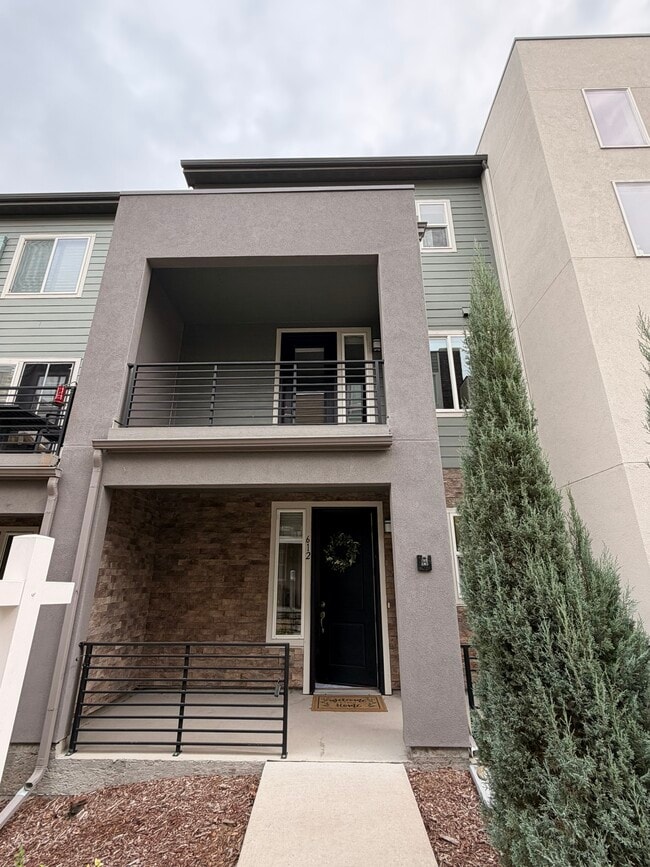 Frente exterior - 612 E Hinsdale Ave