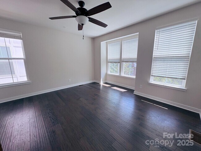 Foto del edificio - 417 E 16th St