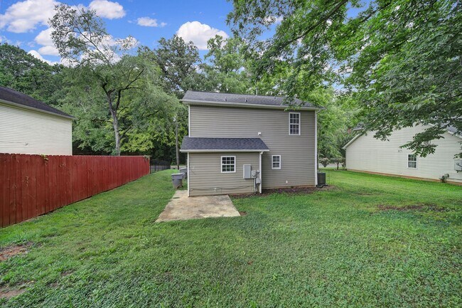 Building Photo - Lovely 4 Bed 2 Bath Home in Charlotte!