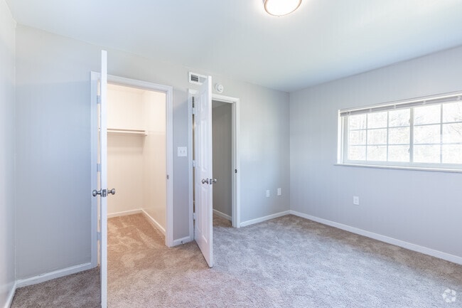 3BR, 1BA - Aubrey Apartments