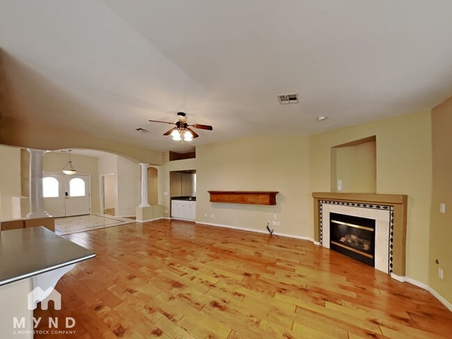 Foto del edificio - 9720 Drayton Ave