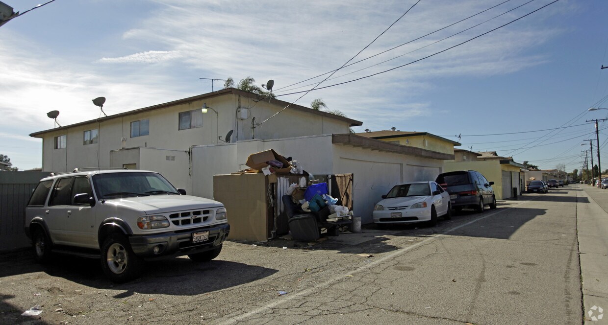 Building Photo - 4702 Canoga St
