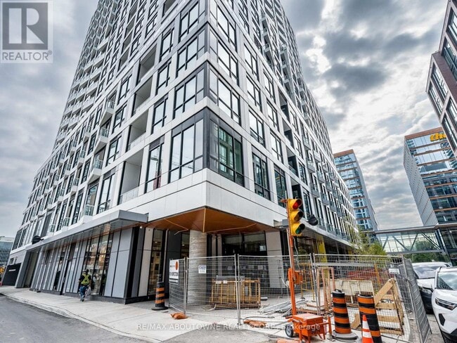 Building Photo - 15 Richardson St