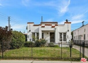 Building Photo - 1034 N Kenmore Ave