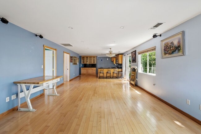 Foto del edificio - 959 E 107th St