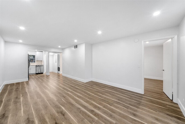 Foto del edificio - 21905 Lake Forest Cir