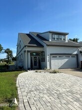 Building Photo - 2115 Country Club Dr