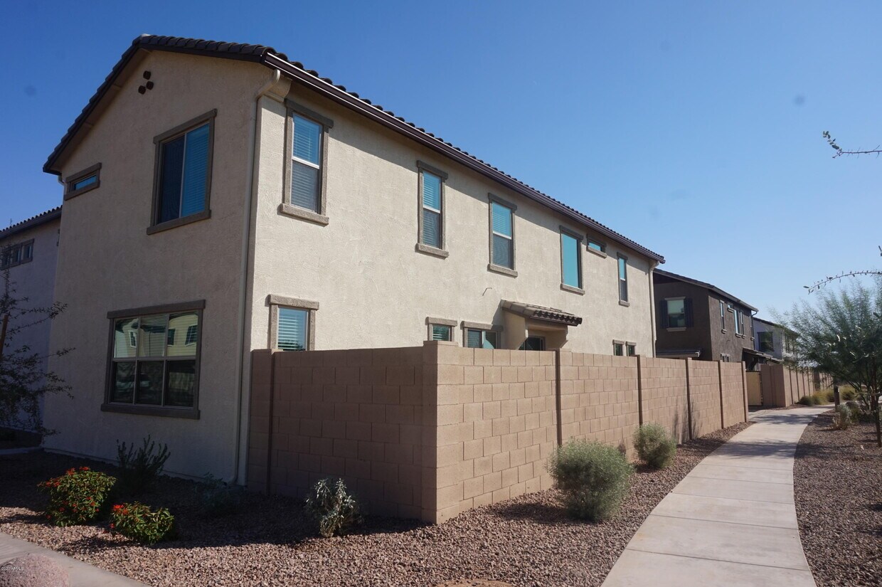 Primary Photo - 1662 S 82nd Pl