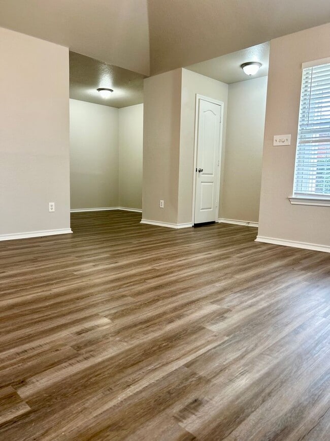 Building Photo - 314 Schumacher Dr