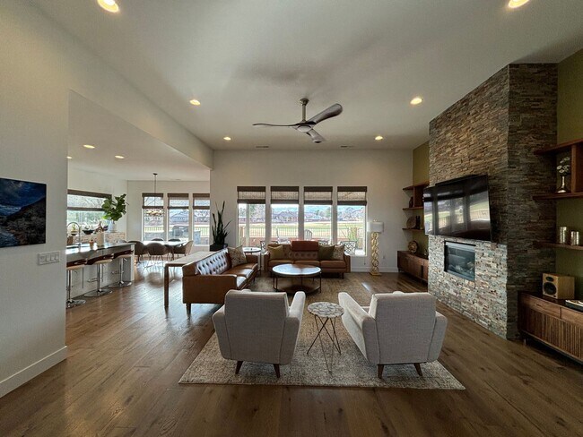 Foto del edificio - Have It Your Way! Furnished or Unfurnished...