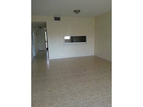 Building Photo - 2500 Coral Springs Dr