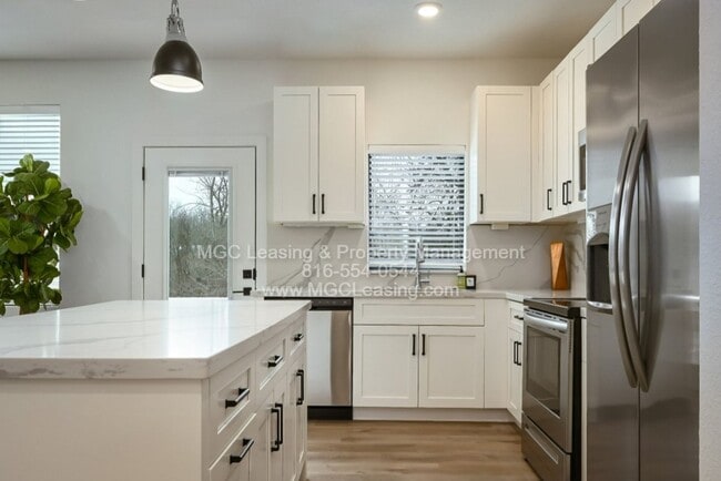 Building Photo - 6500-6502 Marsh Ave