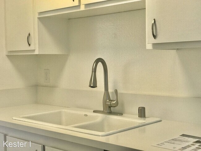 Foto del edificio - 1 br, 1 bath Apartment - 4747 Kester Ave