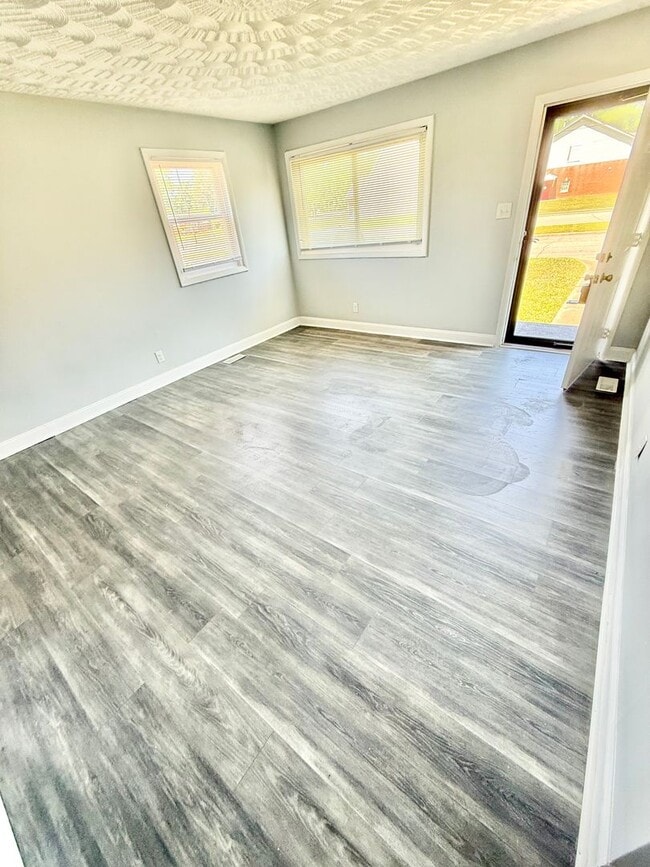 Foto del edificio - ***3 Bed Ranch with off-street parking and large yard!