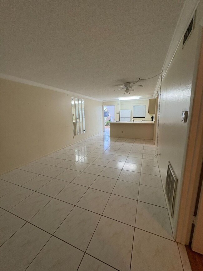 Foto del edificio - 26485 Rampart Blvd