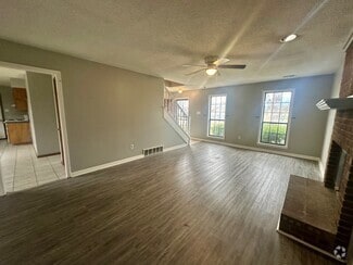 Building Photo - 2142 Longlane Dr