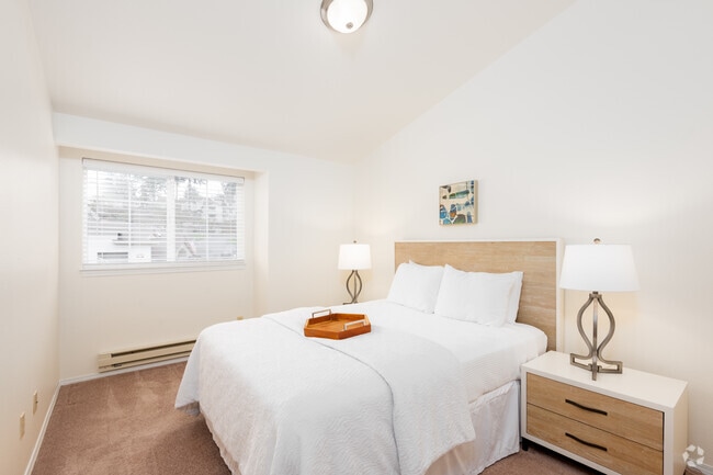 2BD, 1BA - 915SF - Breckenridge Apartments