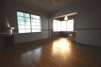 Building Photo - 610 8th St