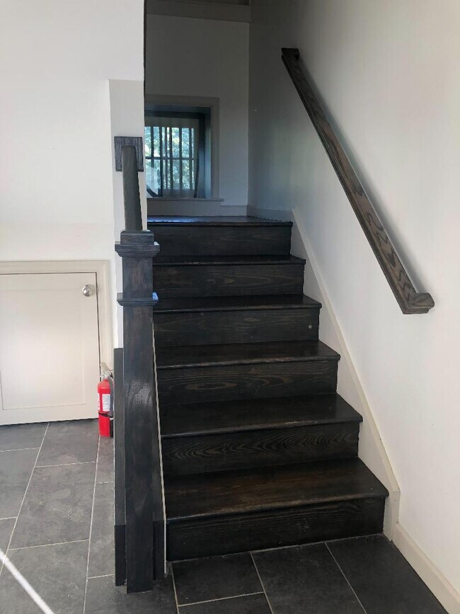 foyer - 35633 Snickersville Tpke