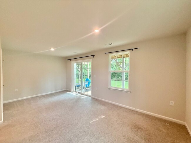 Building Photo - 1130 Romeria Dr