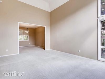 Building Photo - 13243 SW Clearview Way