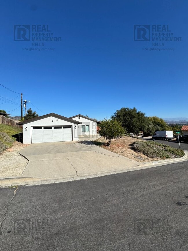 Building Photo - 15159 Darnell Dr