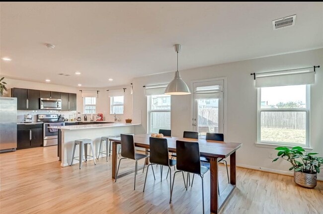 Foto del edificio - 16330 Oakside Hollow Ln