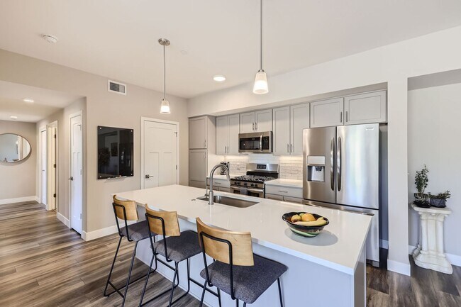 Foto del edificio - Modern & Cozy 1-Bedroom Furnished Condo