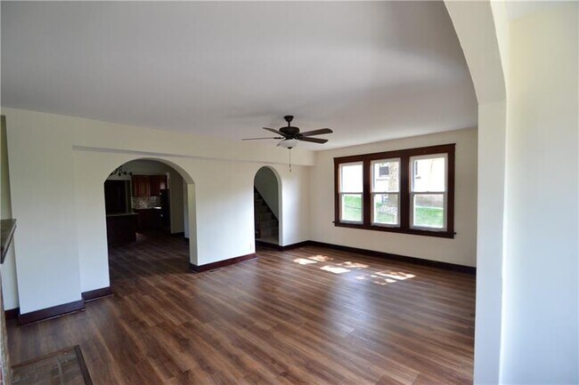 Building Photo - 419 Edgemont St