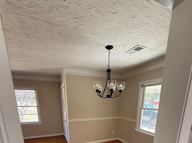 Building Photo - Wonderful 3 bedroom home in North Columbus