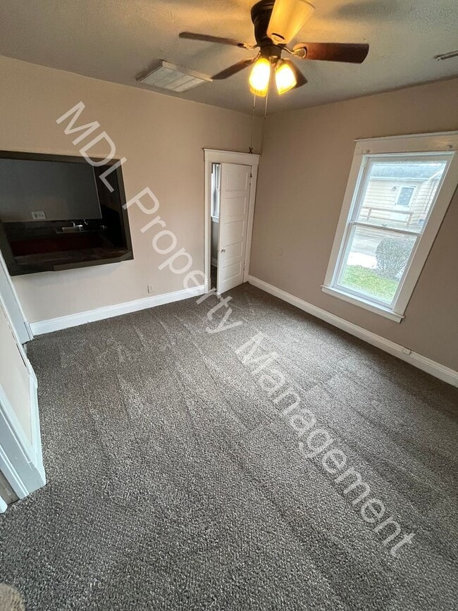 Building Photo - 3 Bedroom Home Available Now!