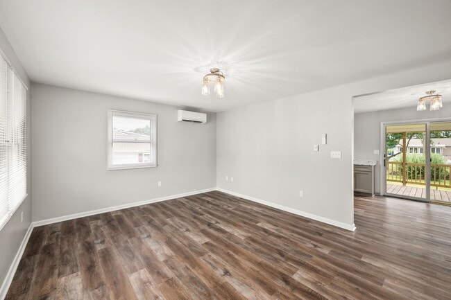 Building Photo - Charming Bi-Level for rent in Milford, $2,...