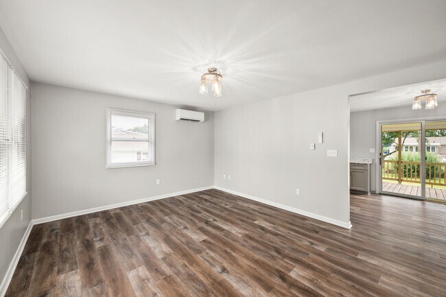Foto del edificio - Charming Bi-Level for rent in Milford, $2,...