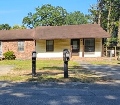 Primary Photo - 2807 Julius Felder St